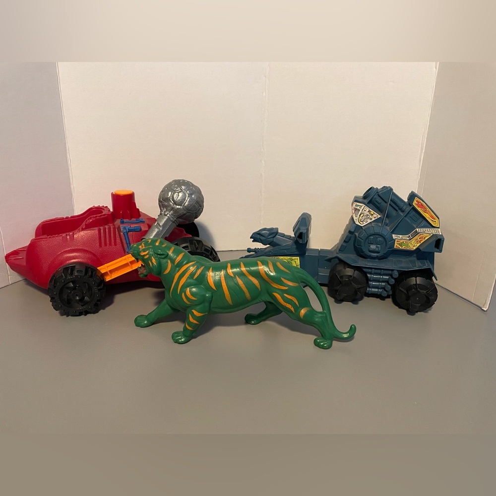 Vintage He-Man MOTU Masters of the Universe Cringer Battlecat & Vehicles Bundle